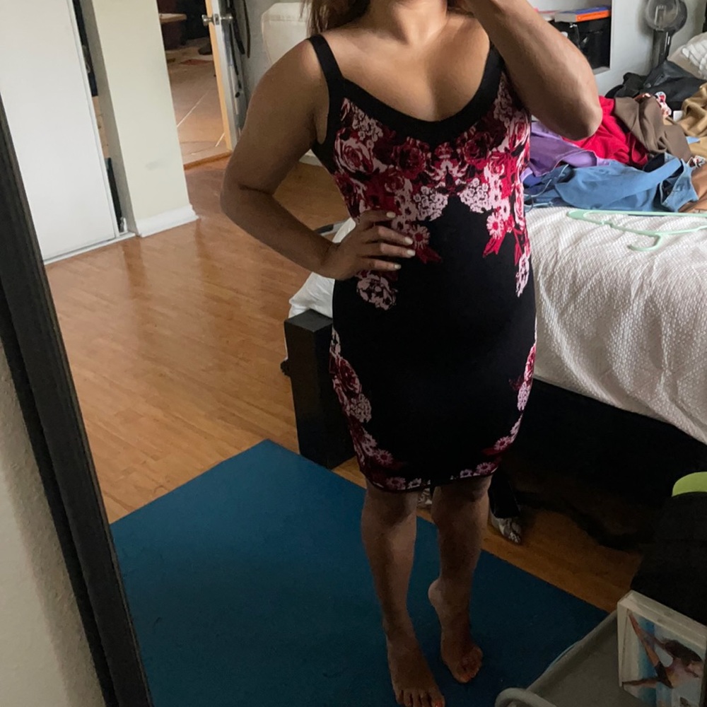 Guess Floral dress👌 Size Small.